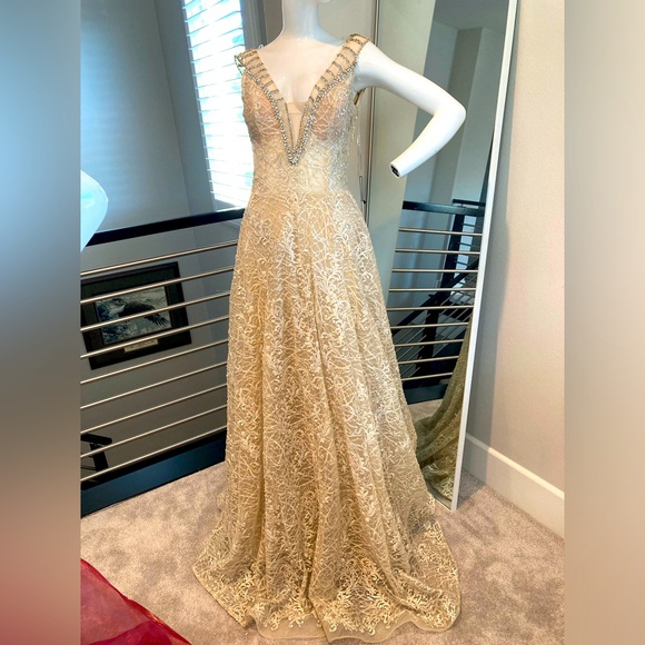 New elegant long dress - Picture 1 of 12